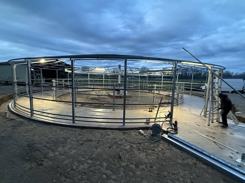 Marcheur 18 mètres, 6 chevaux avec clôture sen caoutchouc, installé à Moulin dans l'Allier (département 03)