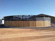 Notre zone d'activité pour ce service Fabrication sur-mesure de rond de longe pour chevaux de course avec parois sécurisées et habillage en bois naturel